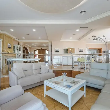 بيت للعطل Luxury Nautilus Heated Pool أذيخي