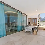 Luxury Nautilus Heated Pool 阿德耶