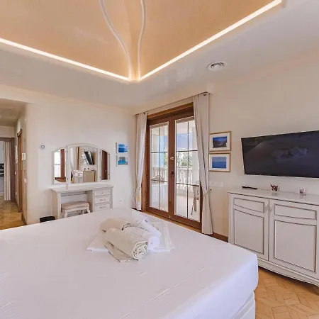 Luxury Nautilus Heated Pool Ferienhaus