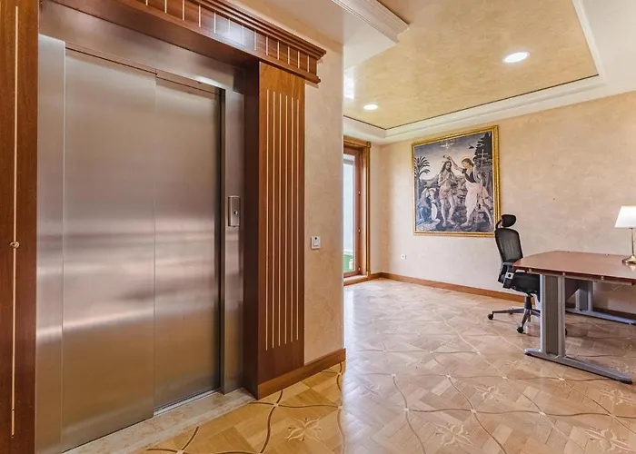 Luxury Nautilus Heated Pool