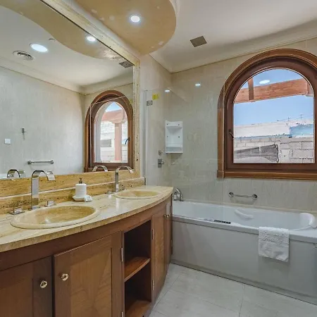 Luxury Nautilus Heated Pool * אדחה