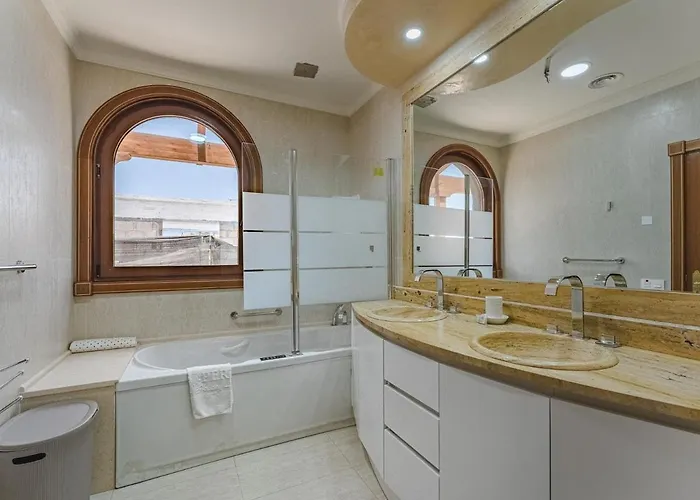 Luxury Nautilus Heated Pool