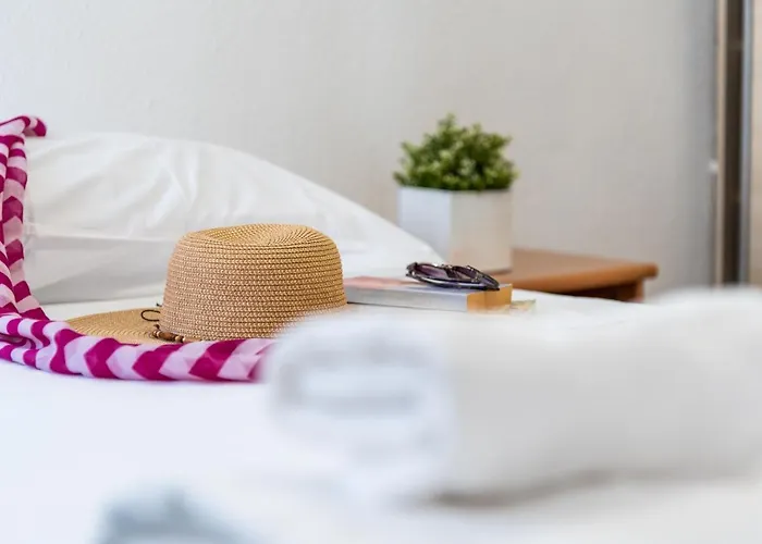 Luxury Nautilus Heated Pool アデヘ